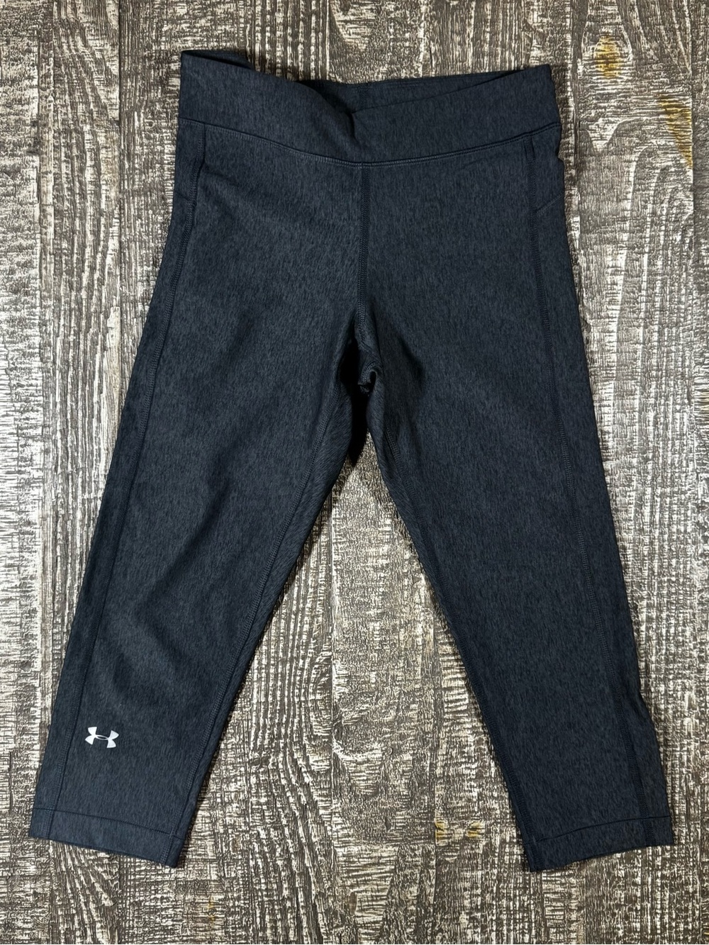 Under Armour Women’s Carbon Heather Performance Capri Leggings
